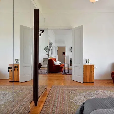 A.m.p. Apartment *